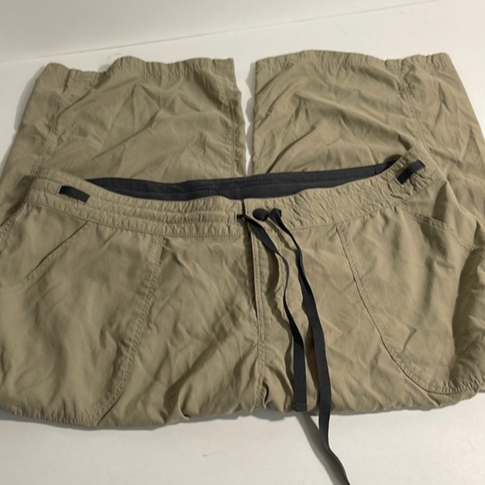 Eastern mountain sports long shorts size 12